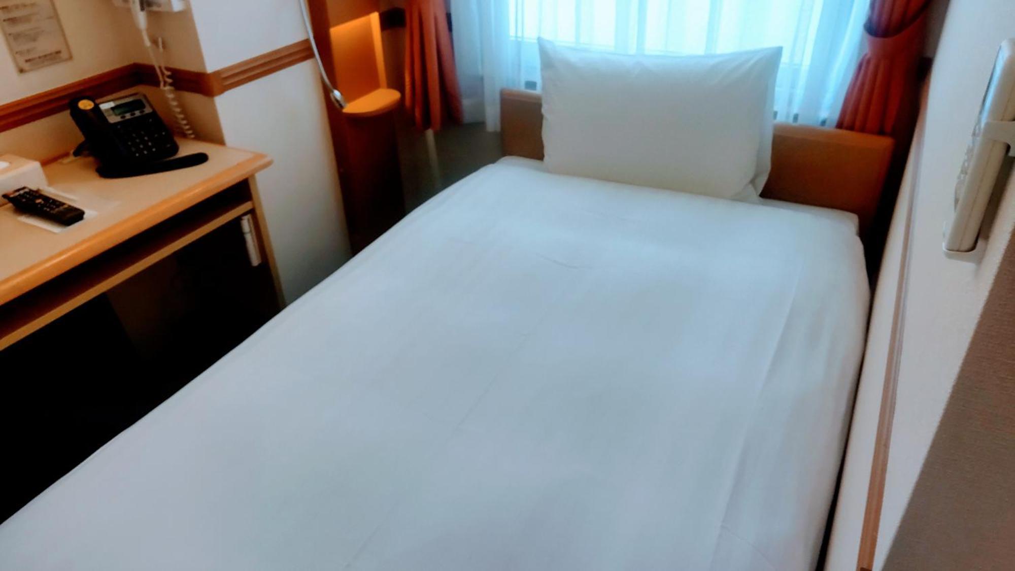 Toyoko Inn Shin-Osaka Chuo-Guchi Shinkan Δωμάτιο φωτογραφία